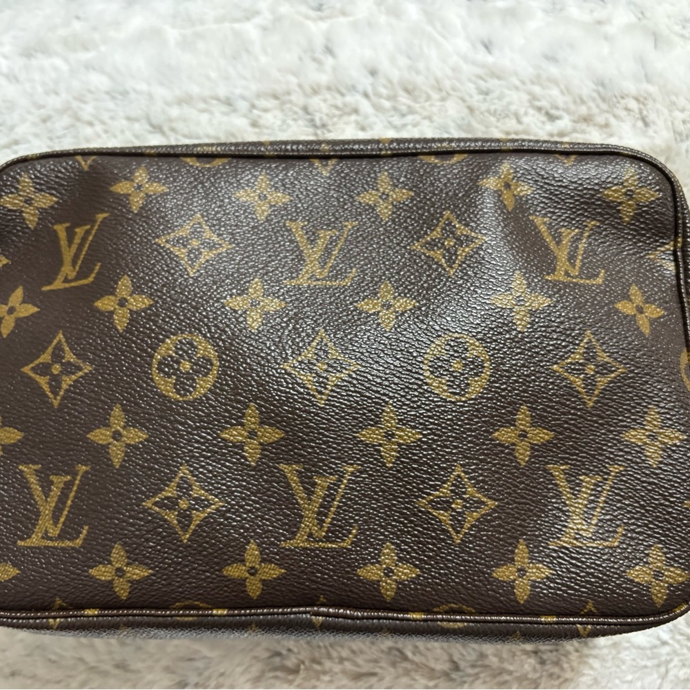 LOUIS VUITTON Monogram Trousse Toilette 23 - Picture 2 of 14